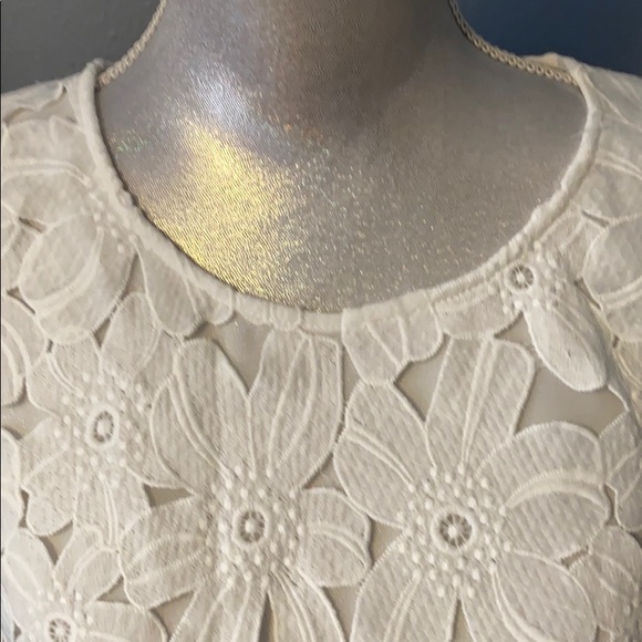 White Floral Appliqué Top - Picture 2 of 7